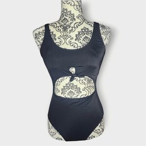 UNKNOWN Black Cutout One-Piece Swimsuit - Medium (Tags Removed)